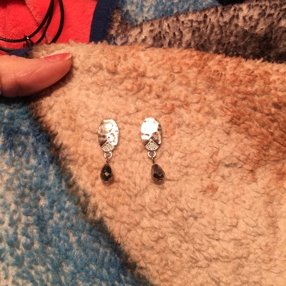 🆕Silver tone hammered earrings w silver dangle - Picture 4 of 6